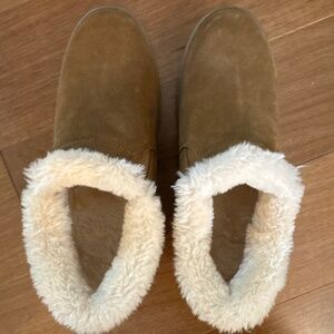 Minnetonka Women's Eagan Suede Faux Fur Lined Booties